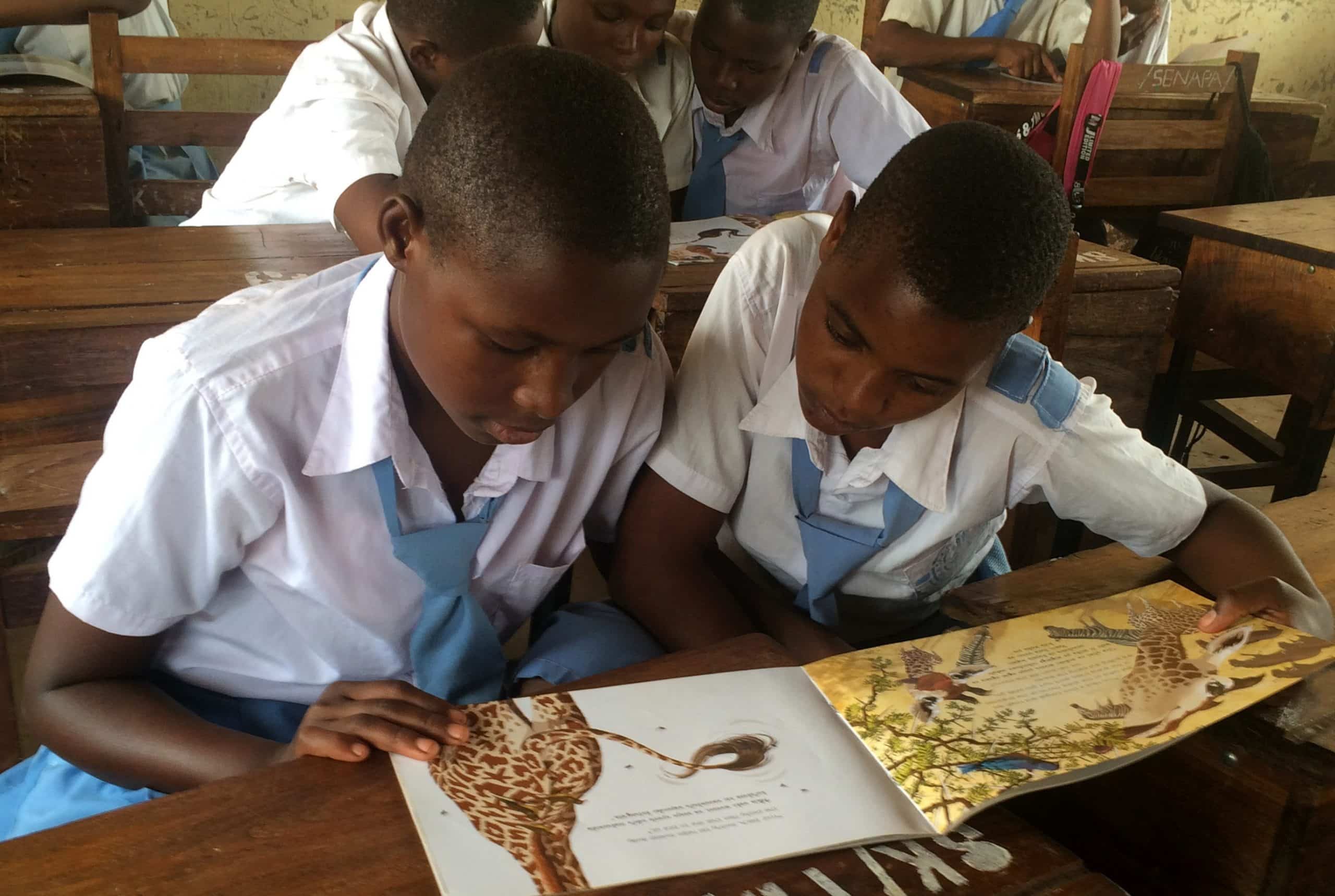 Schulkinder DER Touristik in Afrika