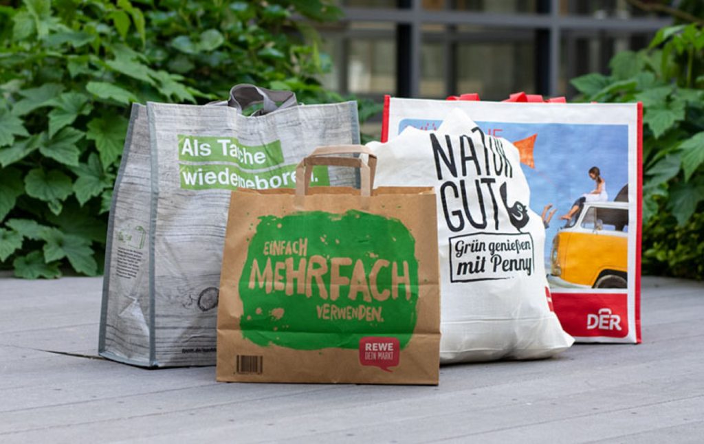 Einkaufstüten: Mehrweg Plastik, Stoff und Pappe