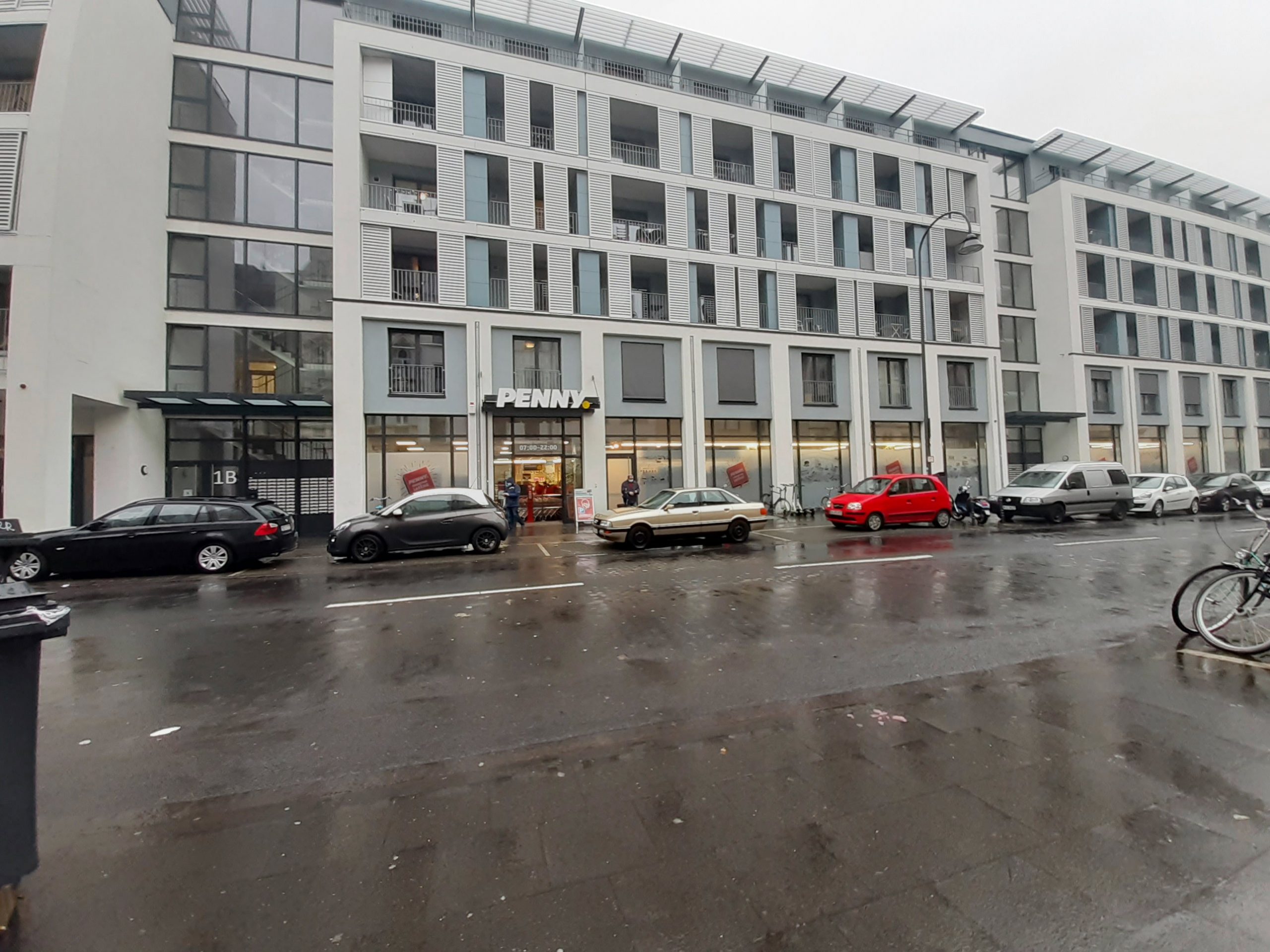 Ein PENNY Markt mit darüberliegender Wohnbebauung