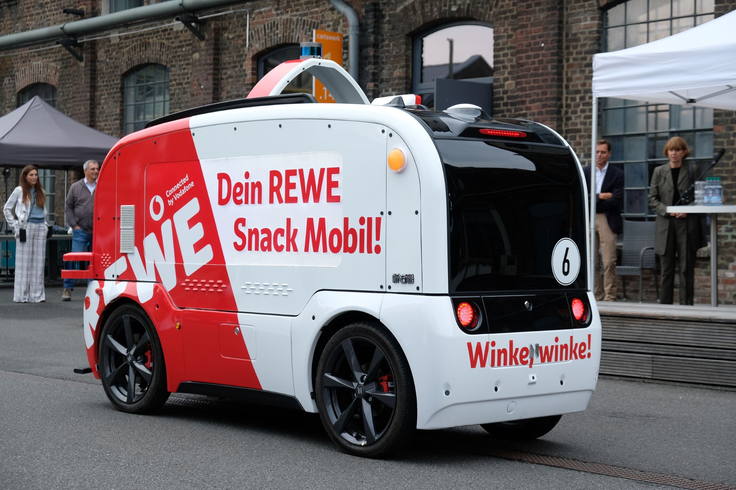 Das Rewe Snack Mobil im Einsatz in Köln.