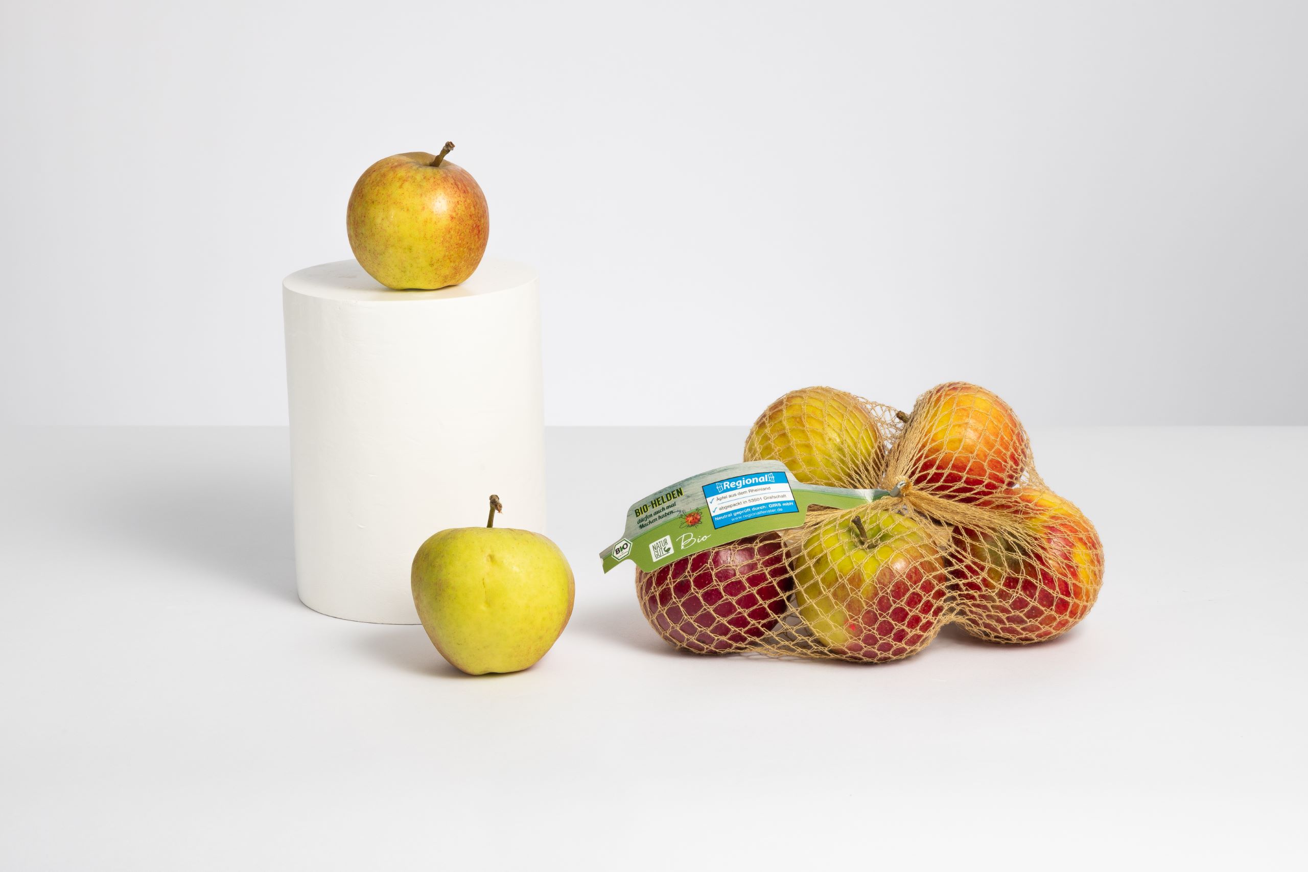 Mit Ecken und Kanten auf Erfolgskurs: PENNY Bio-Helden gegen Foodwaste -  REWE Group