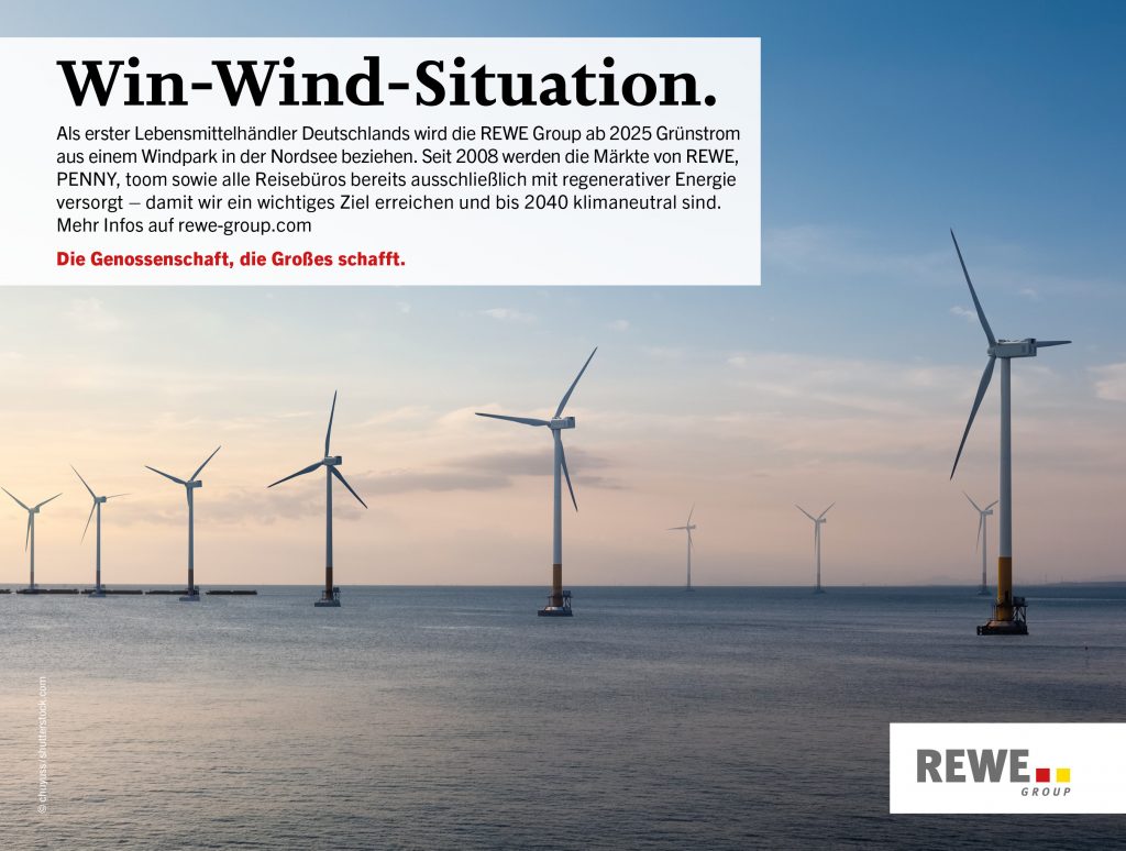 Windkraftanlagen im Meer ist im Hintergrund zusehen. Der Titel: 