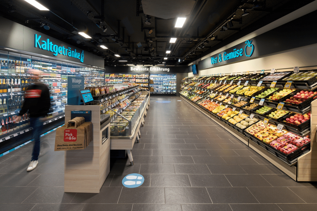 Innenansicht eines Pick an Go Supermarkts