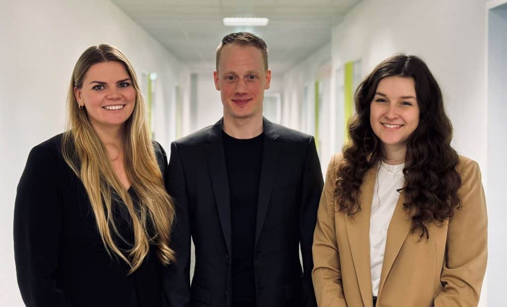 Fördern die Vereinbarkeit bei der REWE Group: v.l.: Michelle Labonté (REWE), Christoph Siegert (Zentrale) und Jacqueline Klos