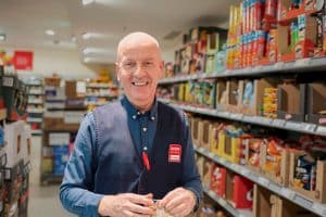 Porträt von Udo Ridders im REWE-Markt