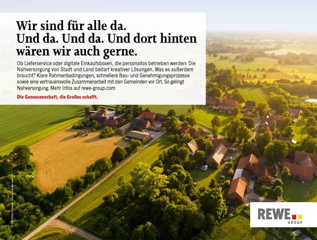 Ein Bild eines kleinen Dorfes und eine Erklärung der REWE Group zur Nahversorgung