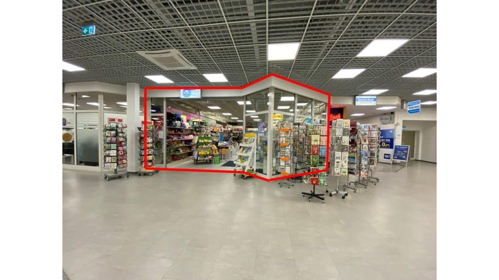 Außenansicht eines Geschäftes in einem Einkaufszentrum.