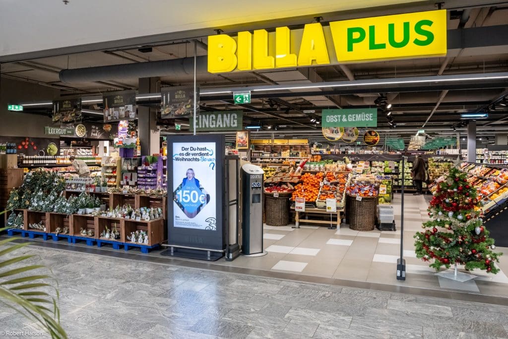 Billa Markt im Eingangsbereich mit digitaler Steele