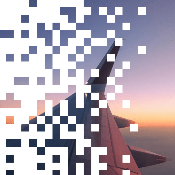 KI-generiertes Bild einer Aufnahme aus einem Flugzeugfenster während des Fluges mit Blick auf die Tragfläche.