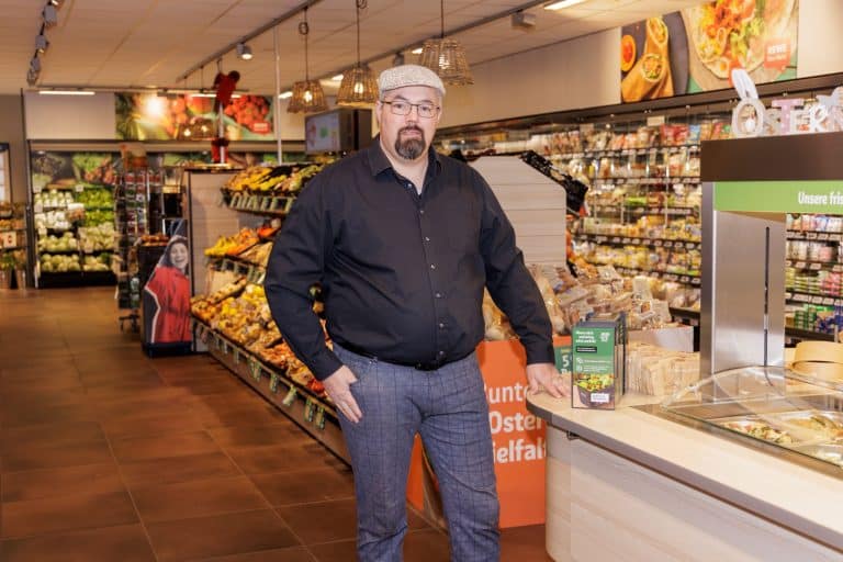 Porträt von Jérôme Digeon im REWE Markt