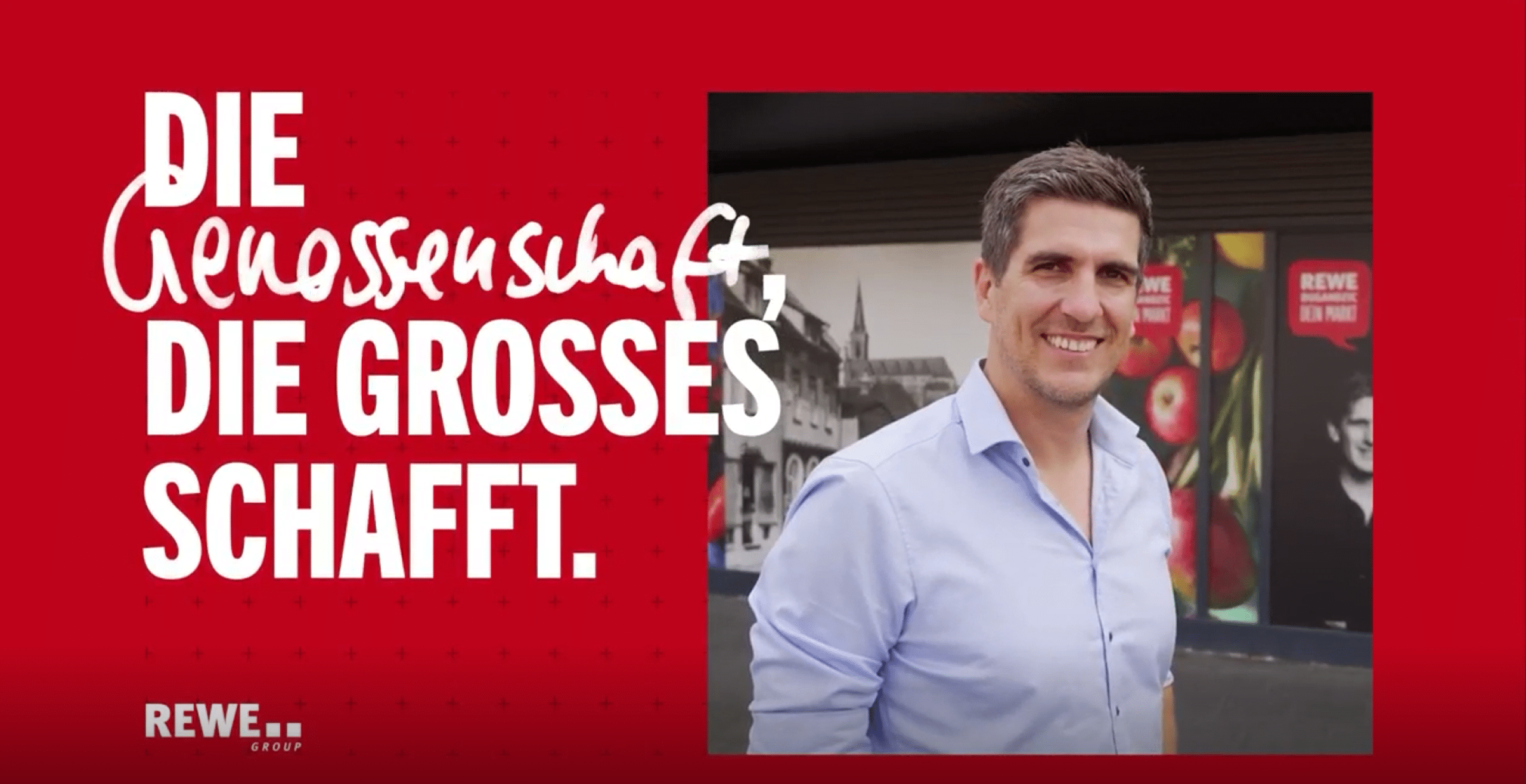 Porträt von Daniel Dugandzic vor seinem BILLA Markt. Um das Bild ist ein roter Rahmen mit dem Schriftzug "Die Genossenschaft, die großes schafft."