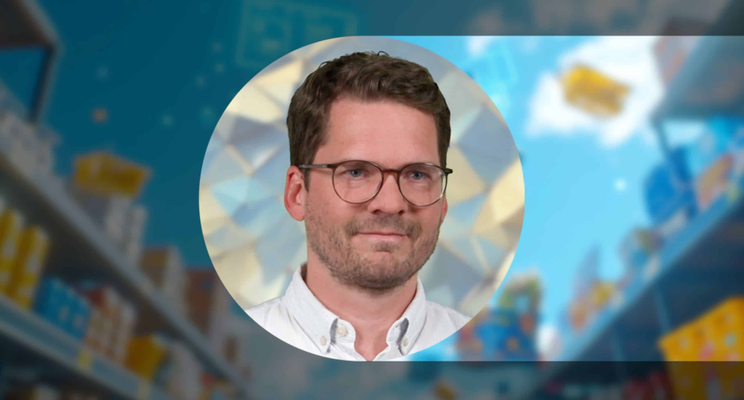 Porträt von Julian Mennenöh