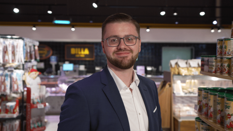 Porträt von Kurt Akalin in einem BILLA Markt