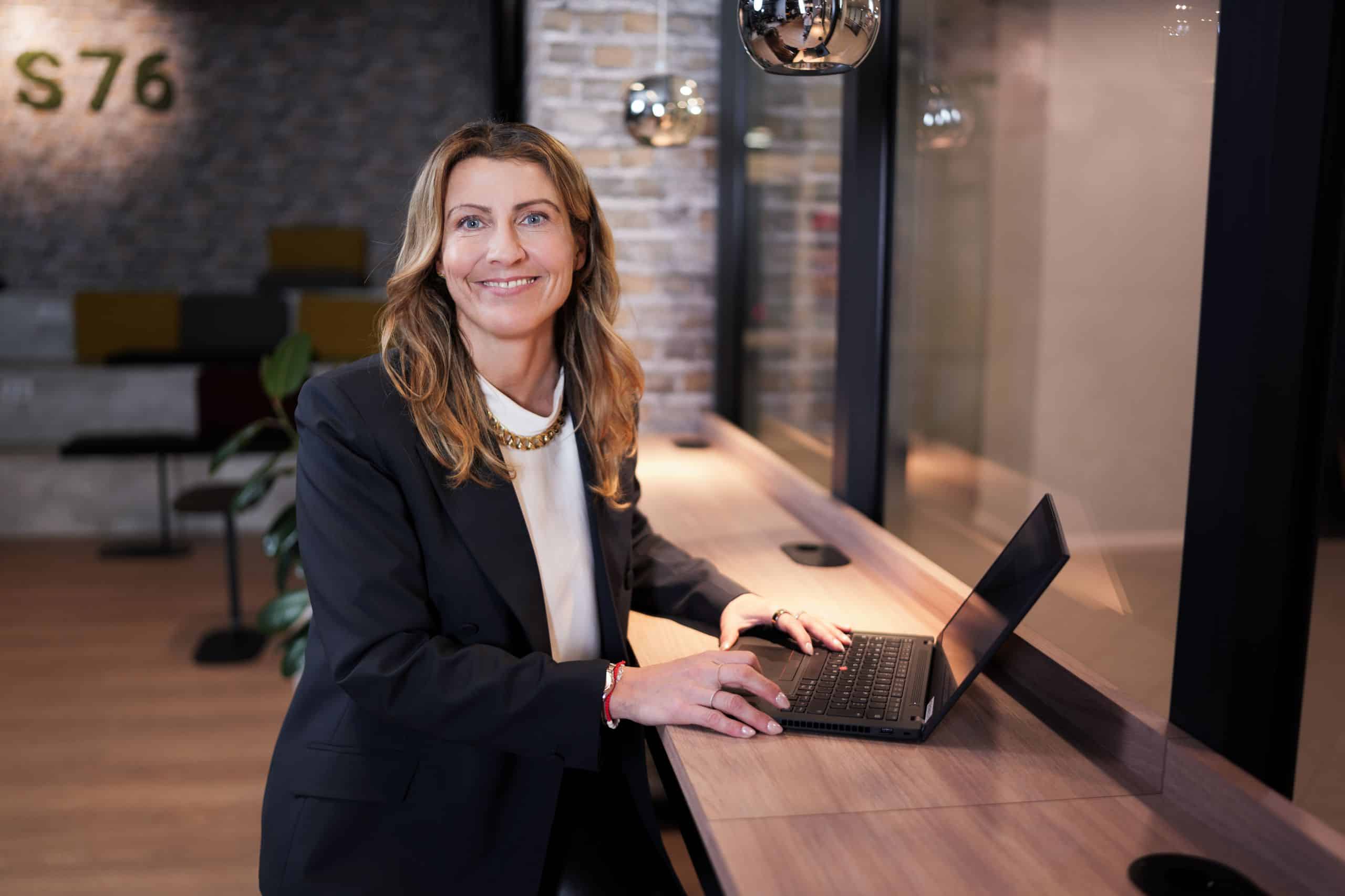 Porträt von Elisabeth Promberger