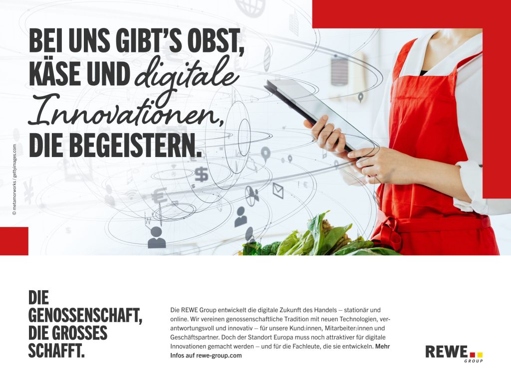 Eine Person in roter Schürze hält ein Tablet über einer Auslage mit Gemüse, vor einem hellen Hintergrund mit digitalen Symbolgrafiken und großem Text: 