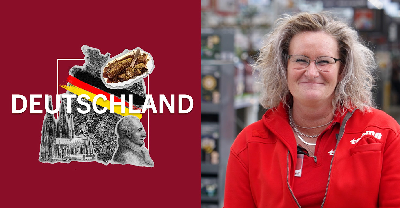 Collage mit dem Schriftzug „DEUTSCHLAND“ und Deutschland-Motiven neben dem Porträt einer Person in roter Arbeitskleidung in einem Markt.