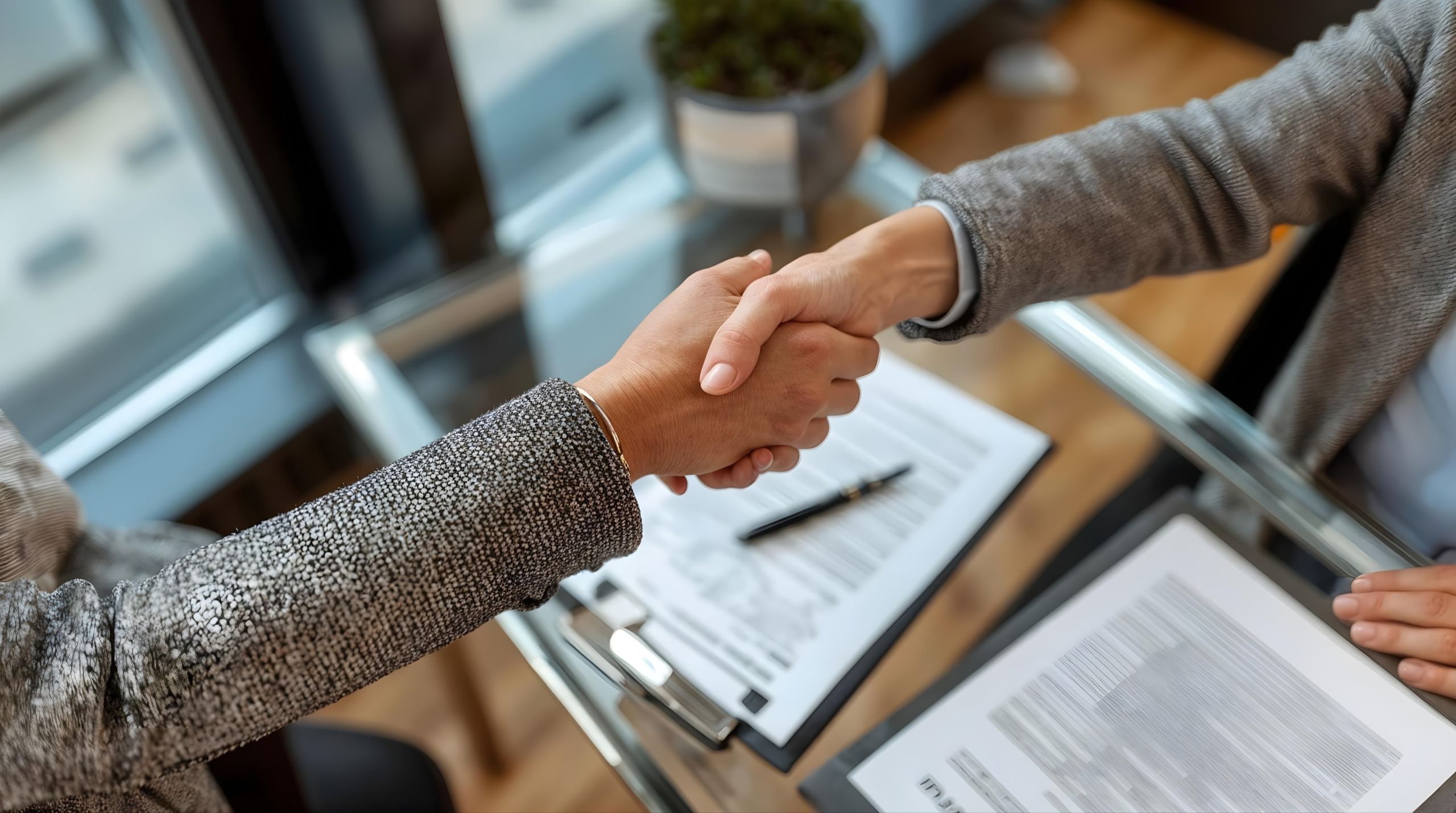 Handschlag von zwei Personen