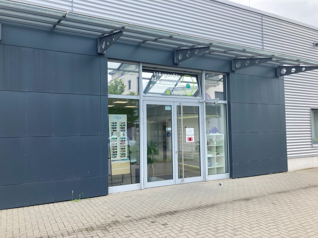Außenansicht einen REWE Marktes.