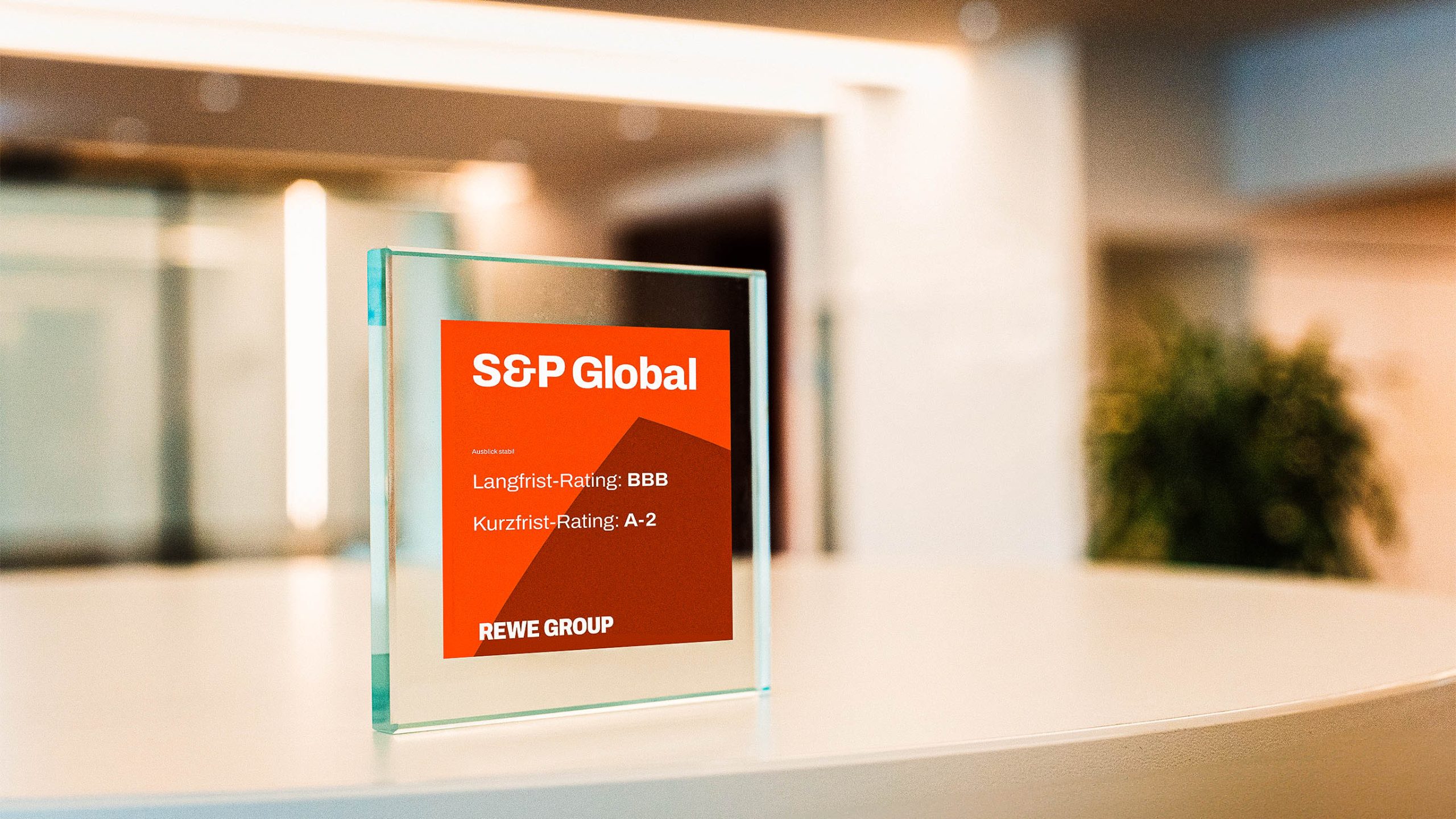 Glass display stand with the S&P rating: Long-term rating: BBB and Short-term rating: A-2